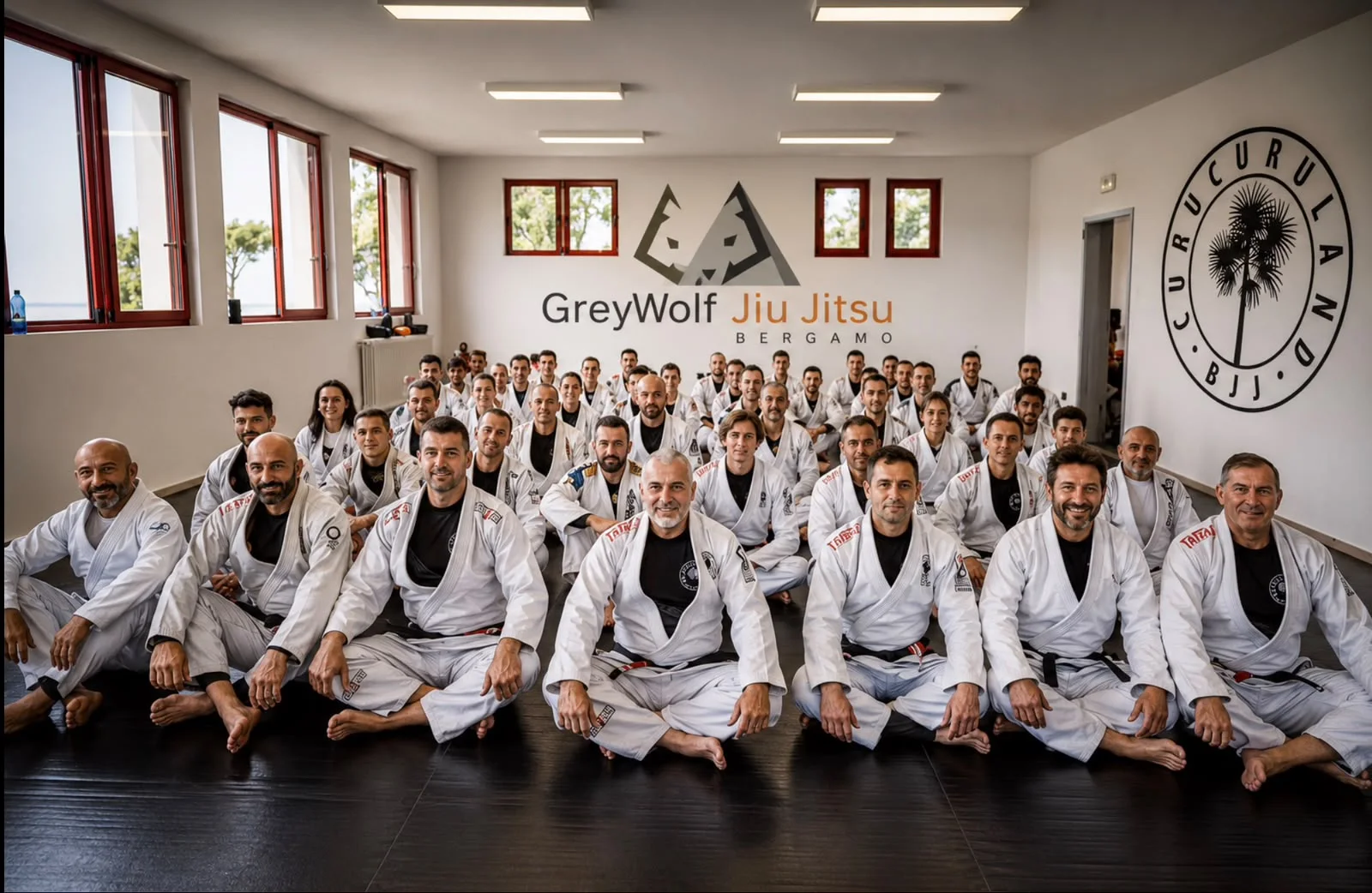 Gruppo Grey Wolf Jiu Jitsu Bergamo sul tatami dell'accademia